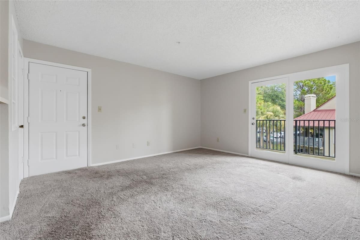 249 AFTON SQUARE — photo 5 of 34