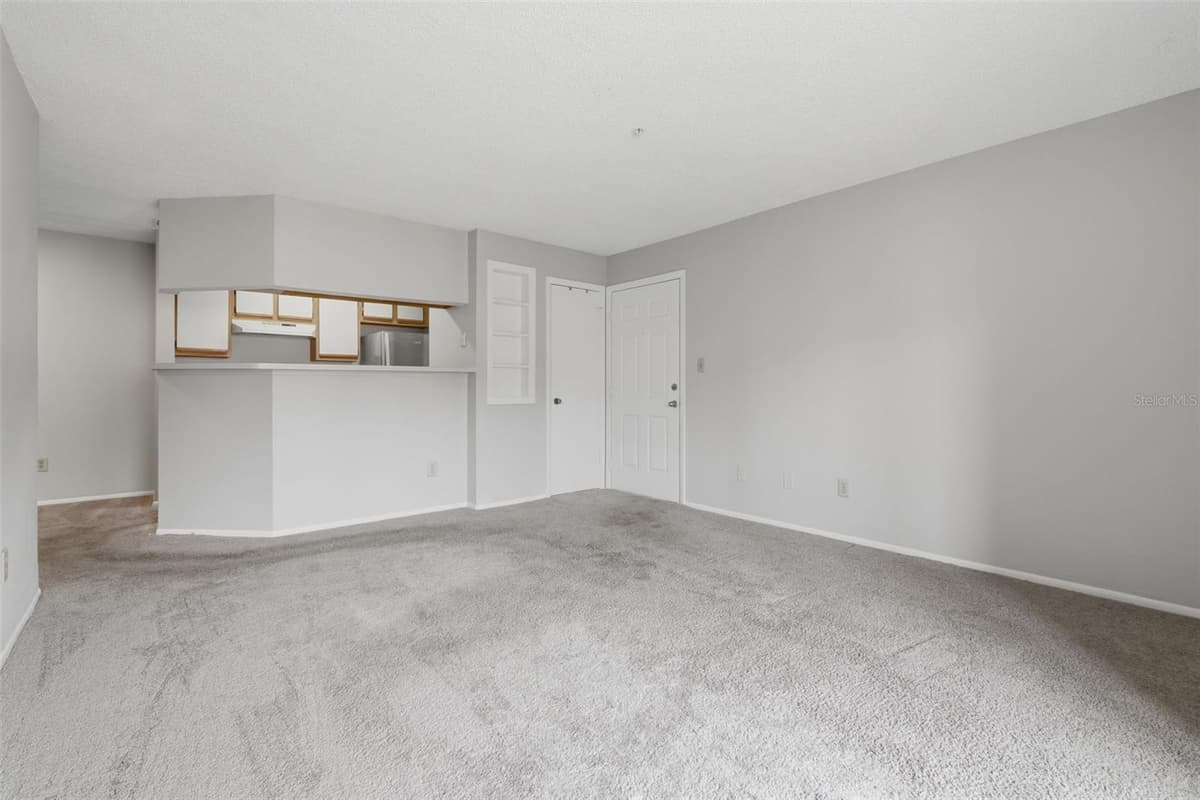 249 AFTON SQUARE — photo 6 of 34