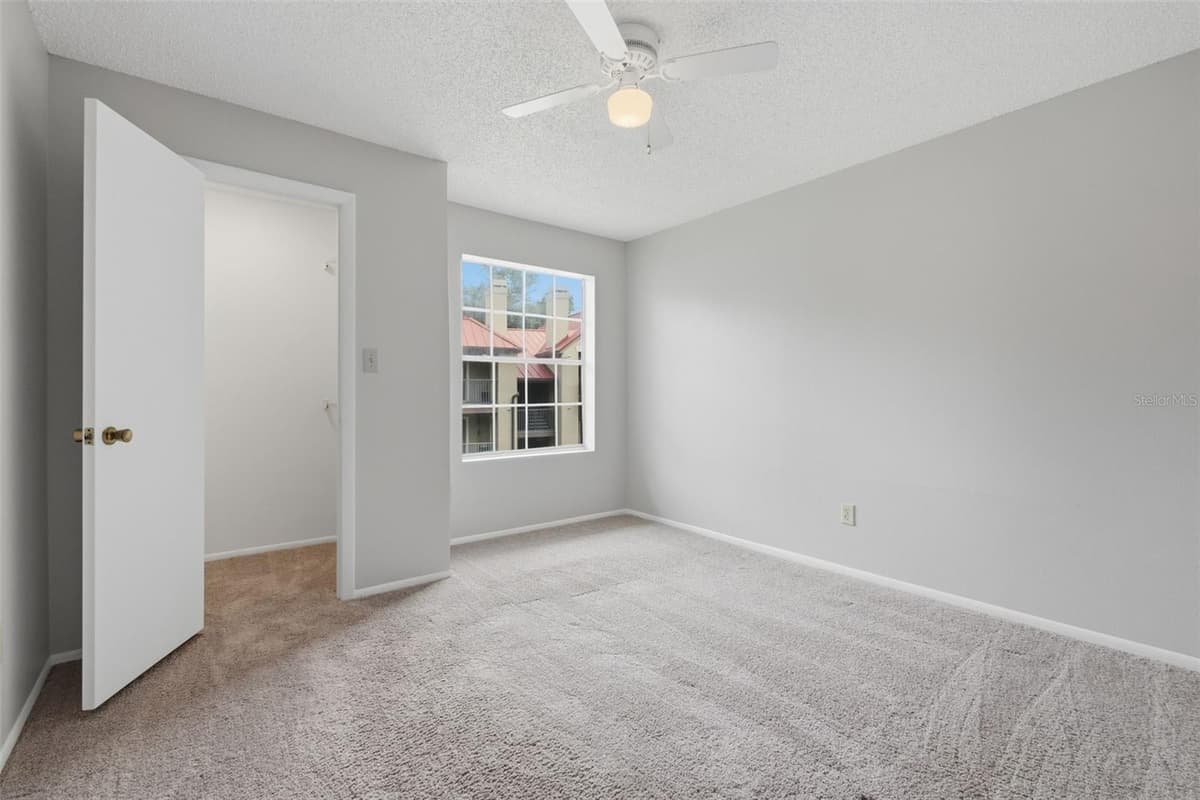 249 AFTON SQUARE — photo 19 of 34