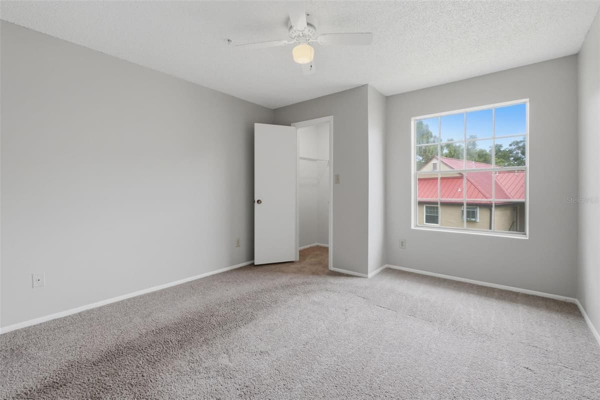 249 AFTON SQUARE — photo 20 of 34