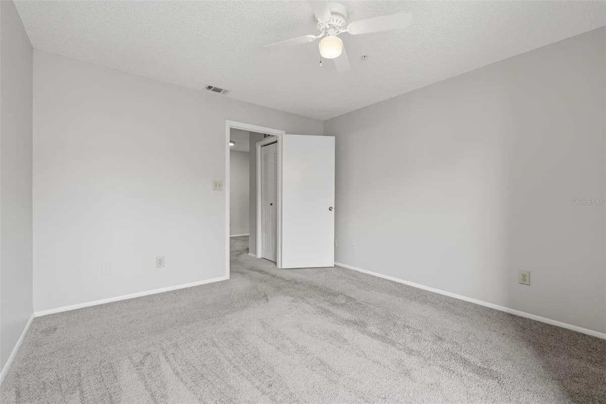 249 AFTON SQUARE — photo 21 of 34