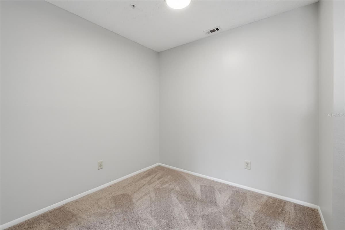 249 AFTON SQUARE — photo 11 of 34