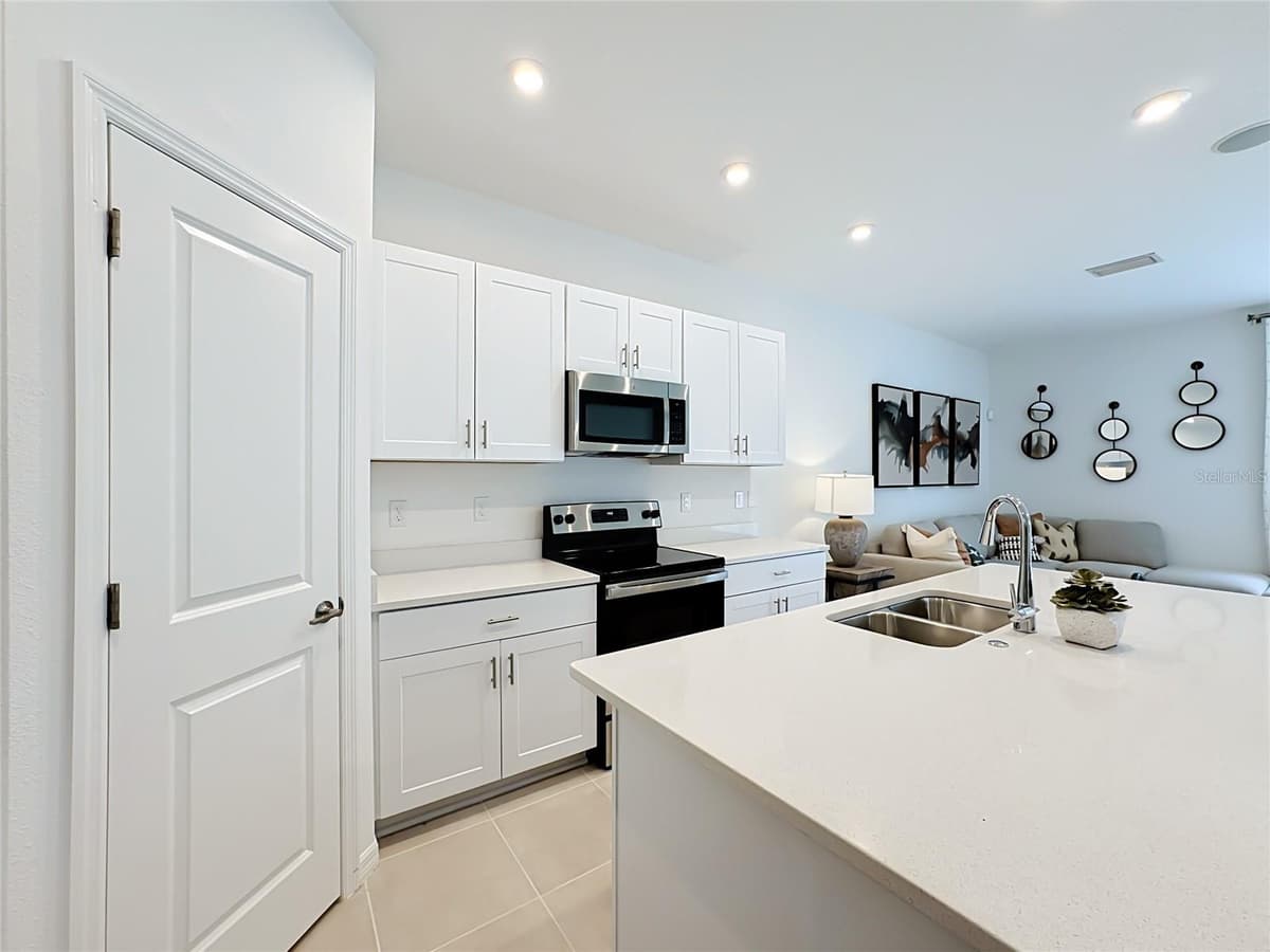 8429 LUNAR SKYE ST — photo 13 of 39