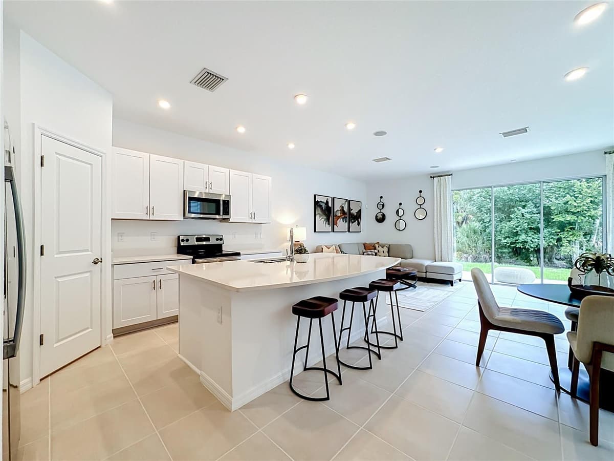 8429 LUNAR SKYE ST — photo 5 of 39