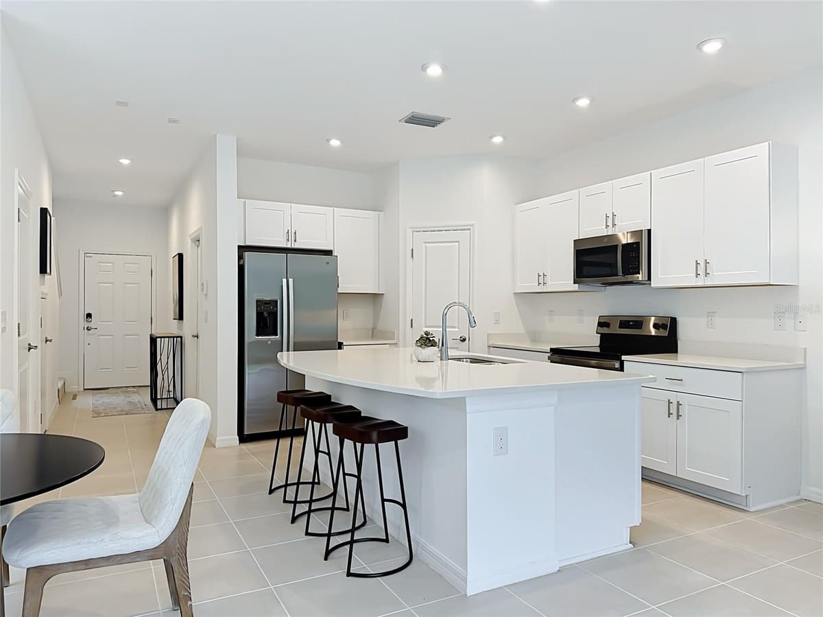 8429 LUNAR SKYE ST — photo 8 of 39