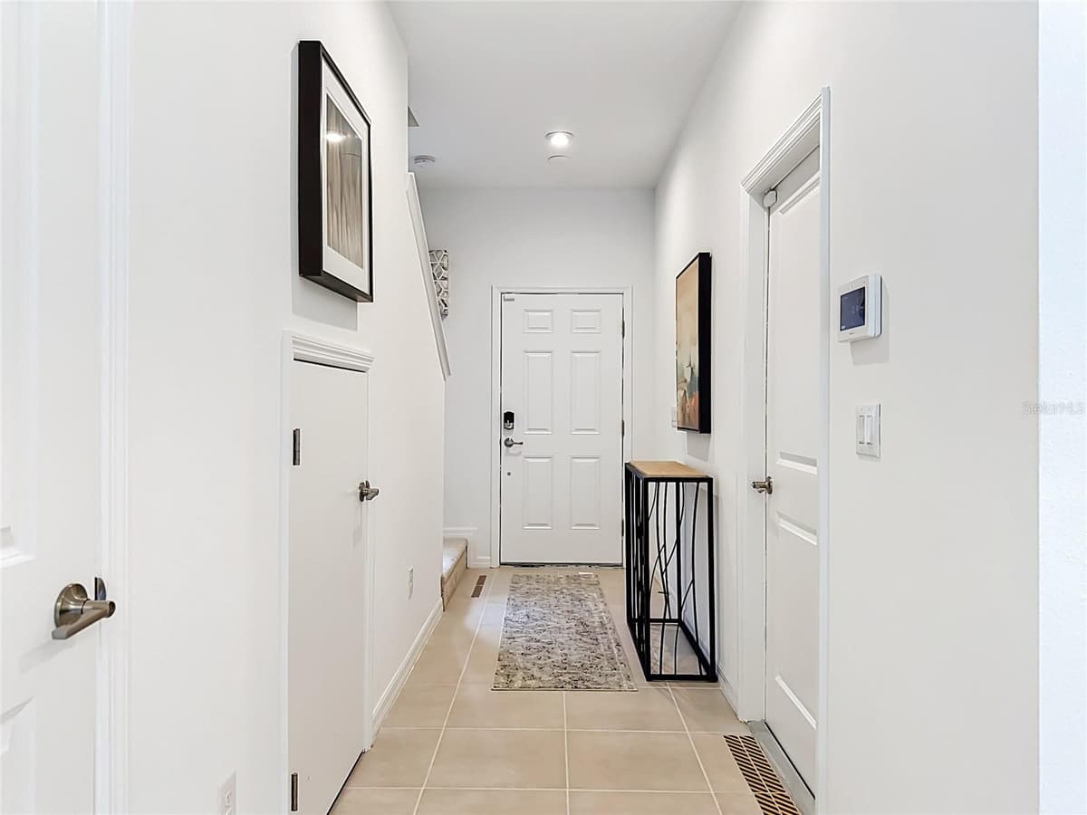8429 LUNAR SKYE ST — photo 4 of 39