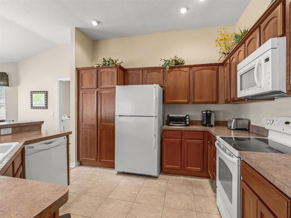 1134 SOUTHERN SUN DRIVE — photo 14 of 38