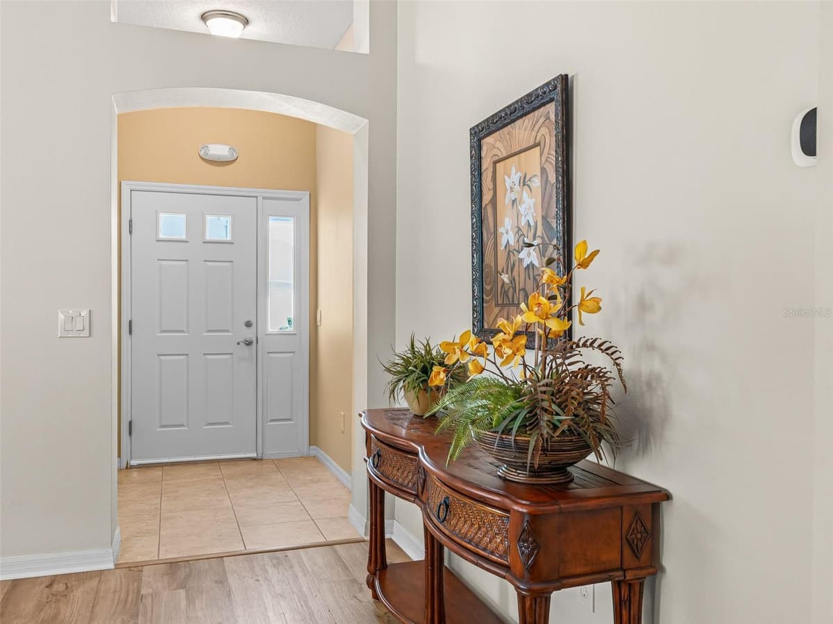 1134 SOUTHERN SUN DRIVE — photo 4 of 38