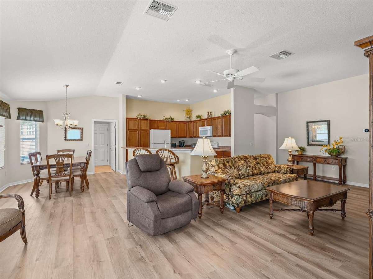 1134 SOUTHERN SUN DRIVE — photo 8 of 38