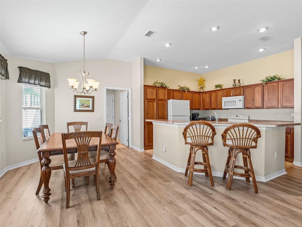 1134 SOUTHERN SUN DRIVE — photo 9 of 38