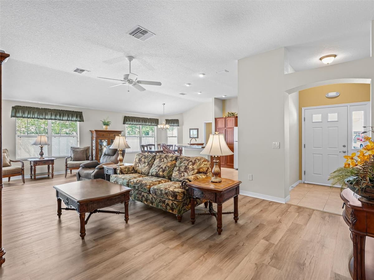 1134 SOUTHERN SUN DRIVE — photo 5 of 38