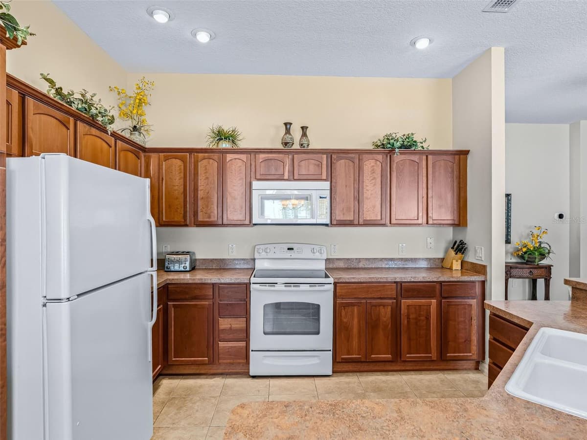 1134 SOUTHERN SUN DRIVE — photo 13 of 38