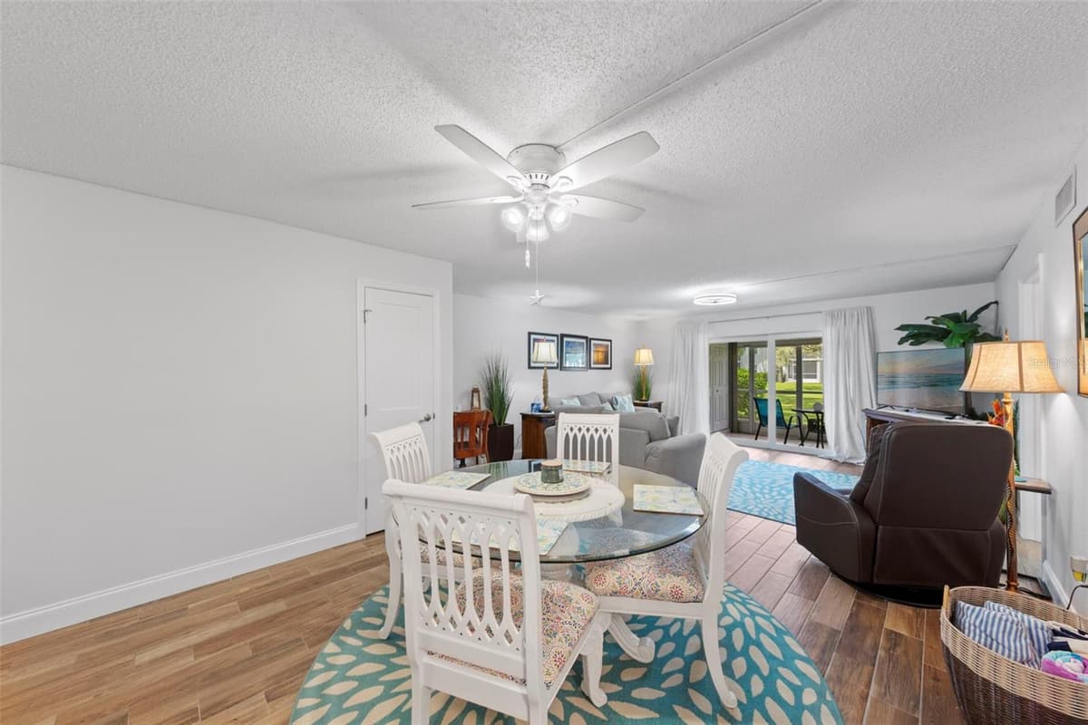 7104 NANTUCKET CIRCLE — photo 13 of 33
