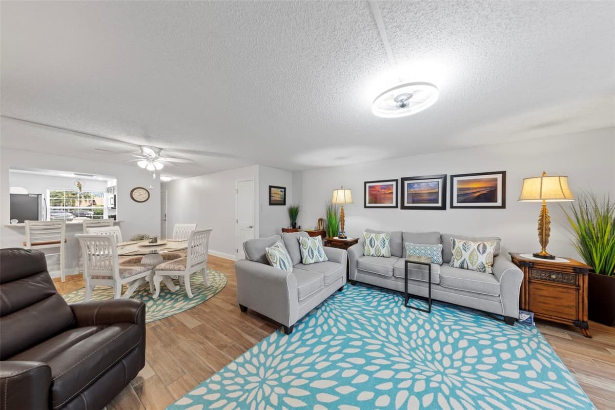 7104 NANTUCKET CIRCLE — photo 4 of 33