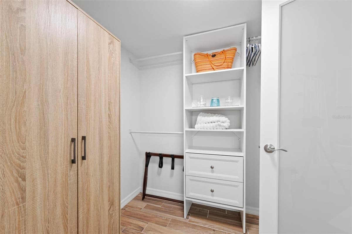 7104 NANTUCKET CIRCLE — photo 21 of 33