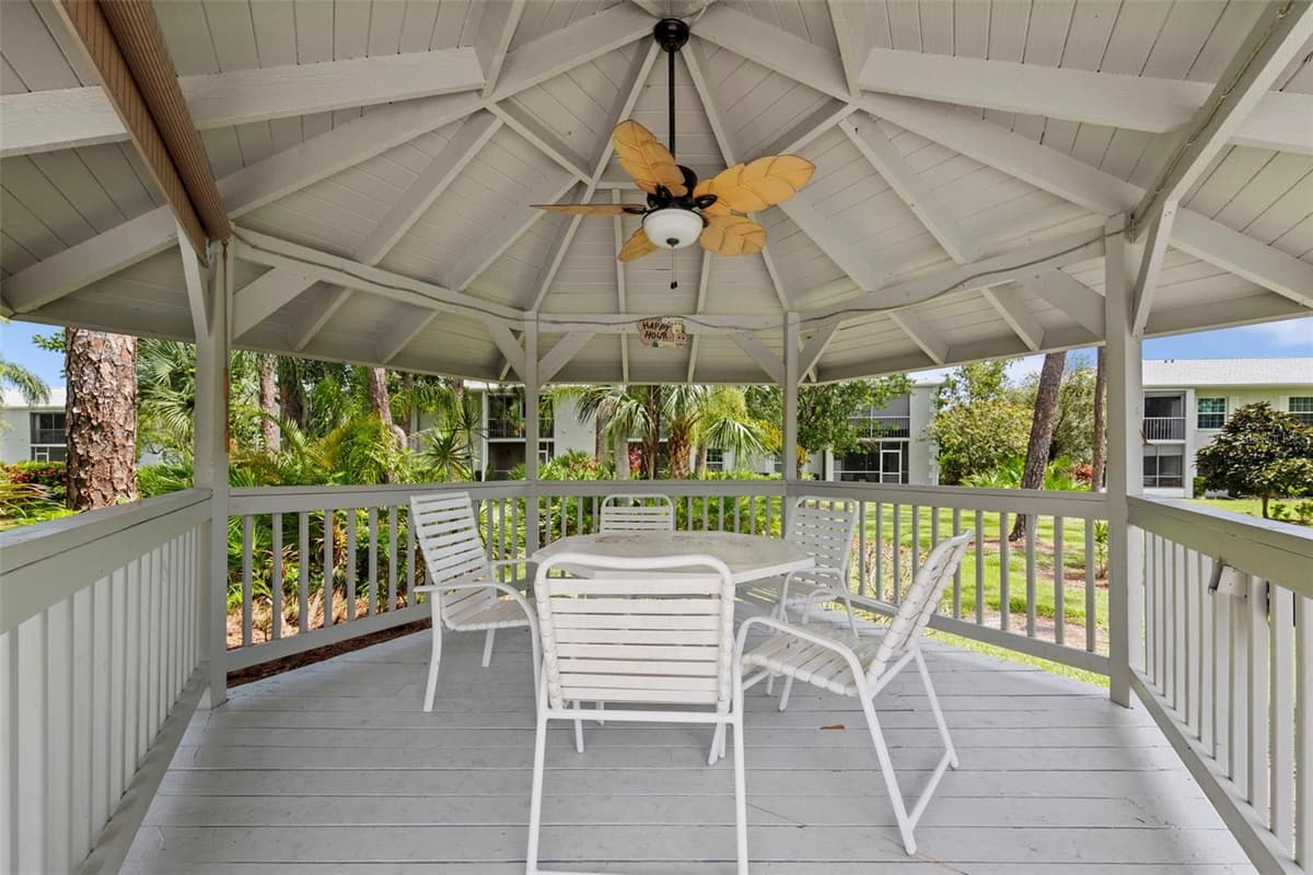 7104 NANTUCKET CIRCLE — photo 26 of 33