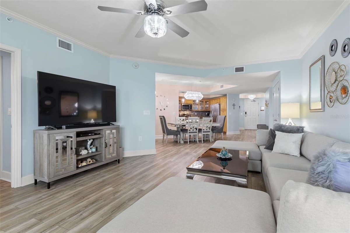 200 OCEAN CREST DRIVE — photo 11 of 71