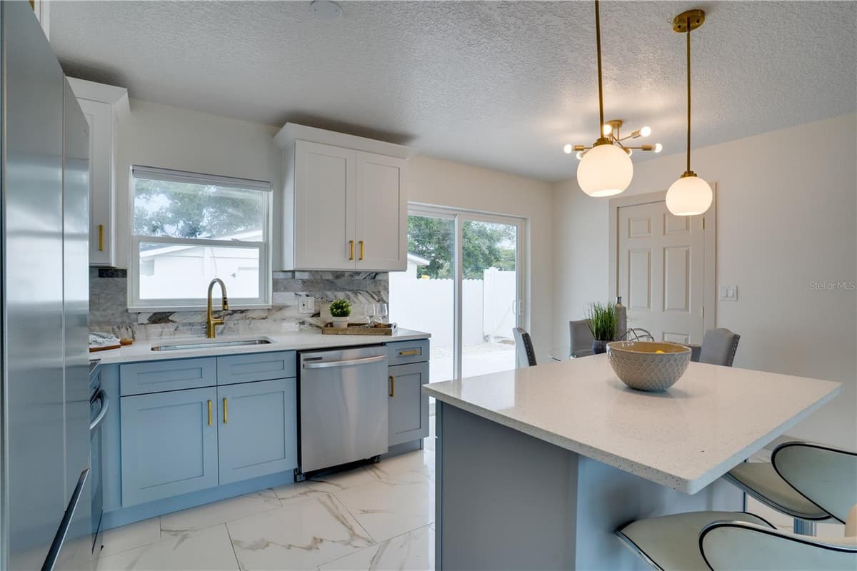 12425 RIDGE ROAD — photo 9 of 39