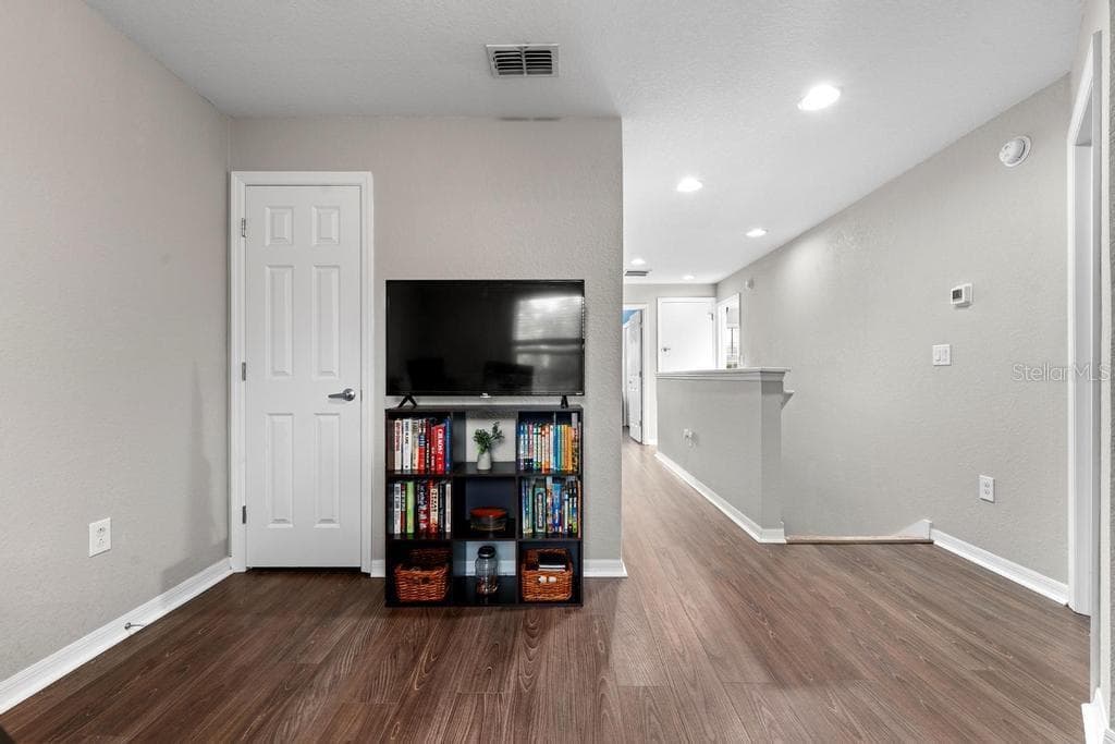 10427 RIVERCREST DRIVE — photo 16 of 32