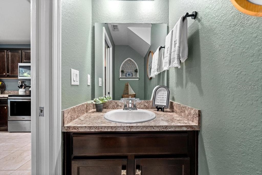 10427 RIVERCREST DRIVE — photo 14 of 32