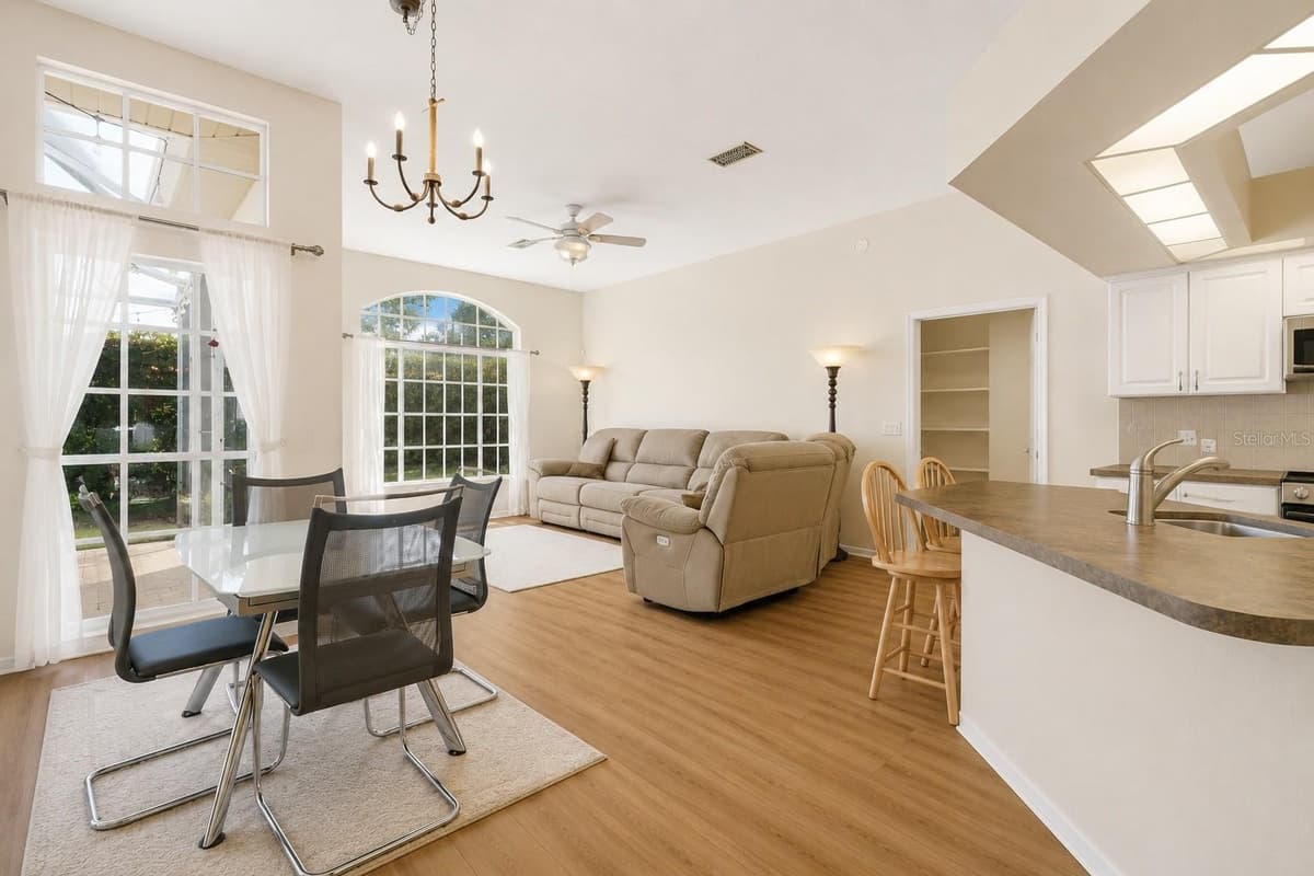 12213 ROSELAND DRIVE — photo 10 of 52
