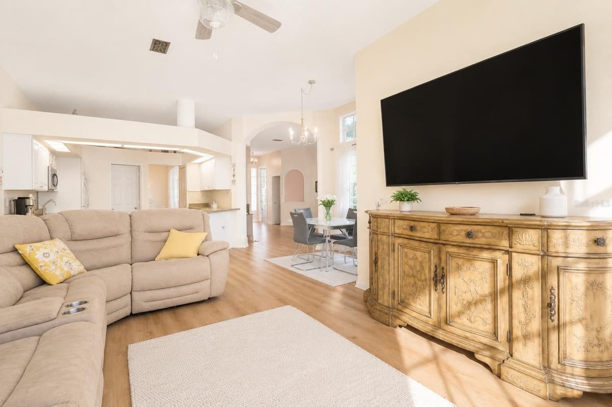 12213 ROSELAND DRIVE — photo 16 of 52