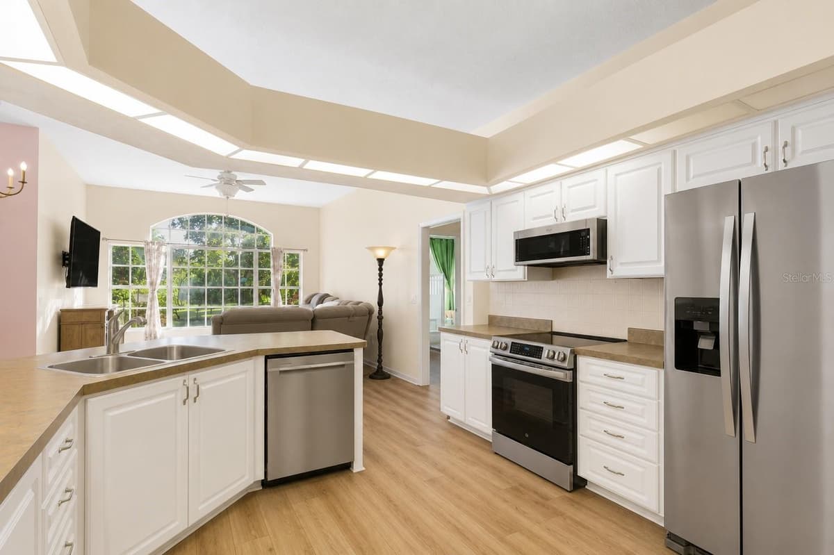 12213 ROSELAND DRIVE — photo 4 of 52