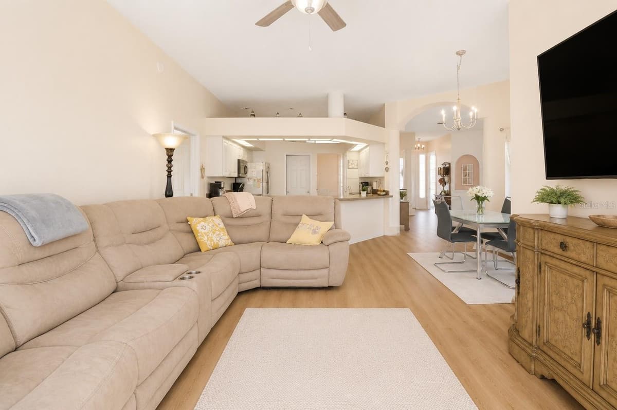 12213 ROSELAND DRIVE — photo 17 of 52