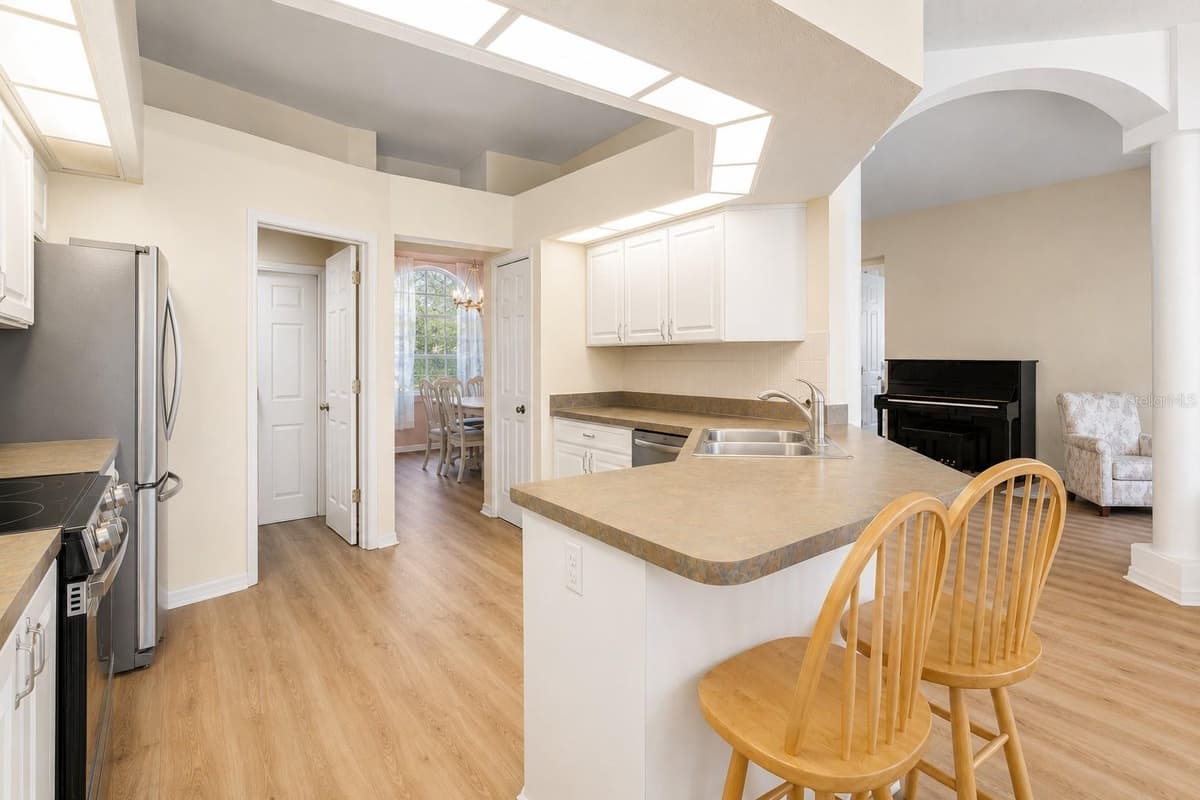 12213 ROSELAND DRIVE — photo 5 of 52