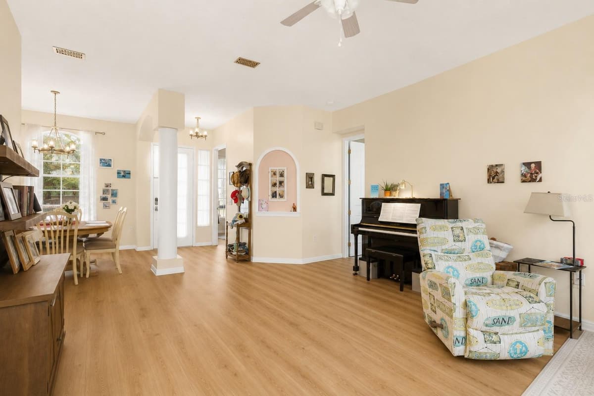 12213 ROSELAND DRIVE — photo 15 of 52
