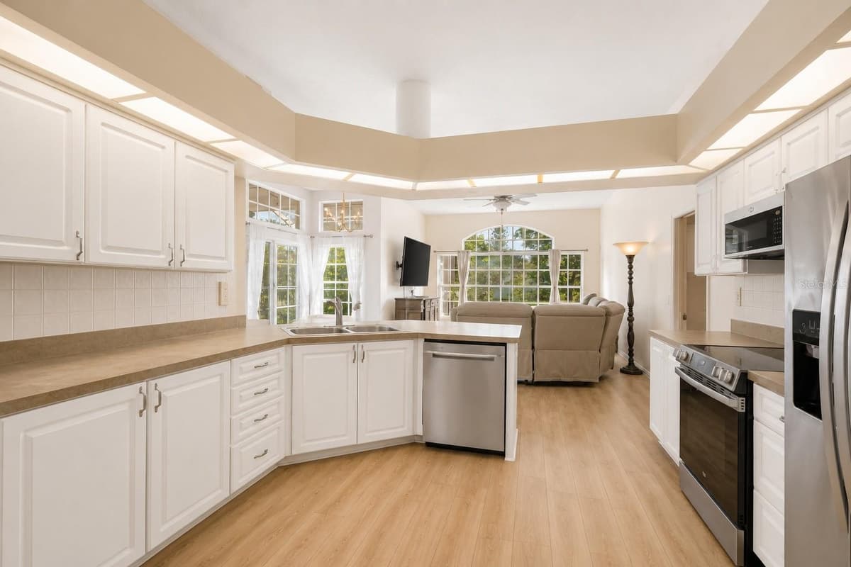 12213 ROSELAND DRIVE — photo 8 of 52