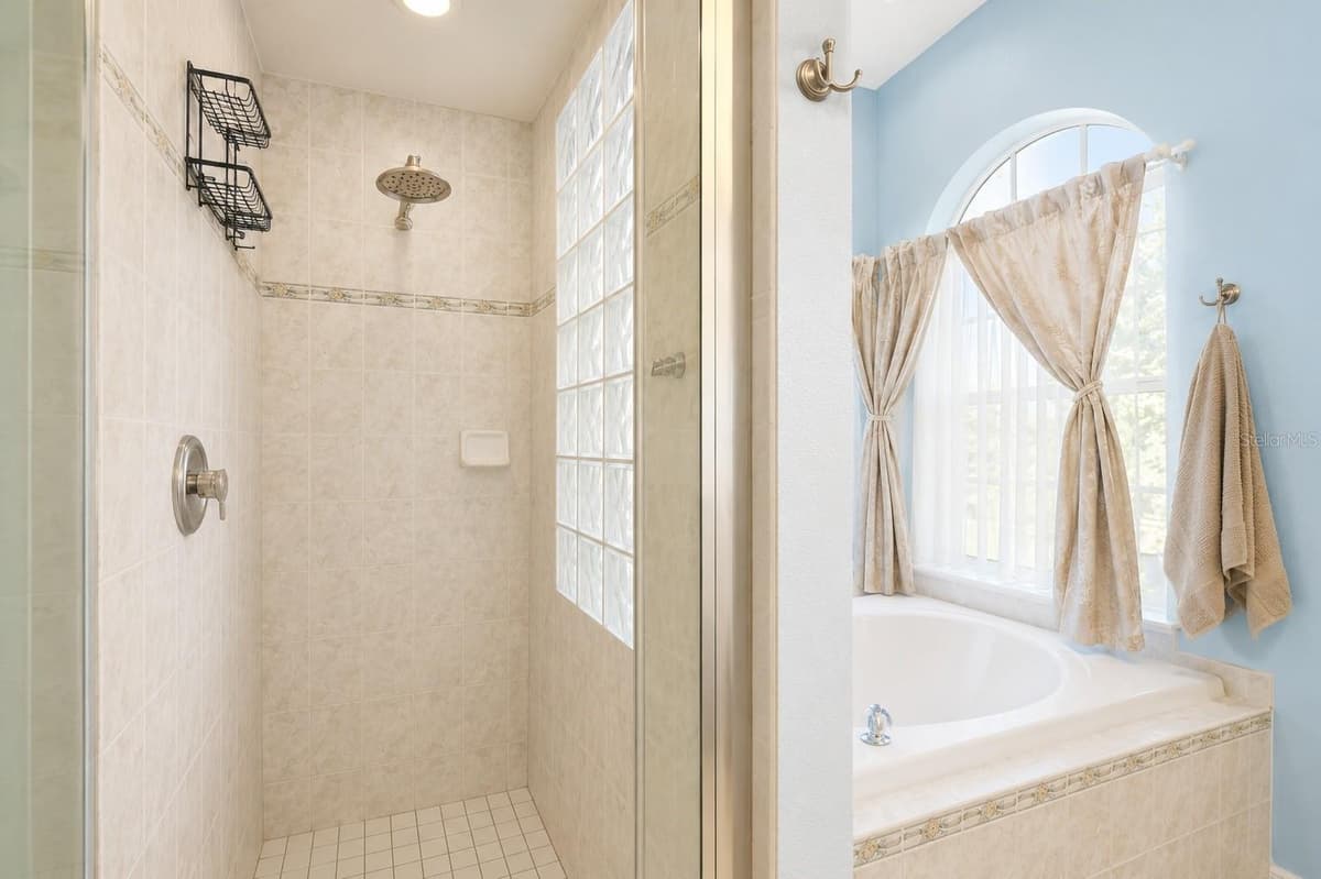12213 ROSELAND DRIVE — photo 22 of 52
