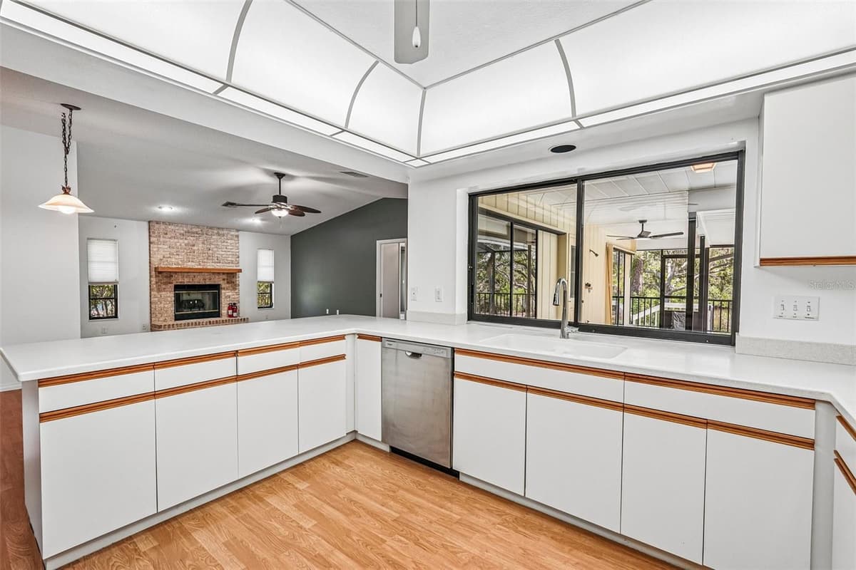 1305 SORRENTO WOODS BOULEVARD — photo 13 of 38