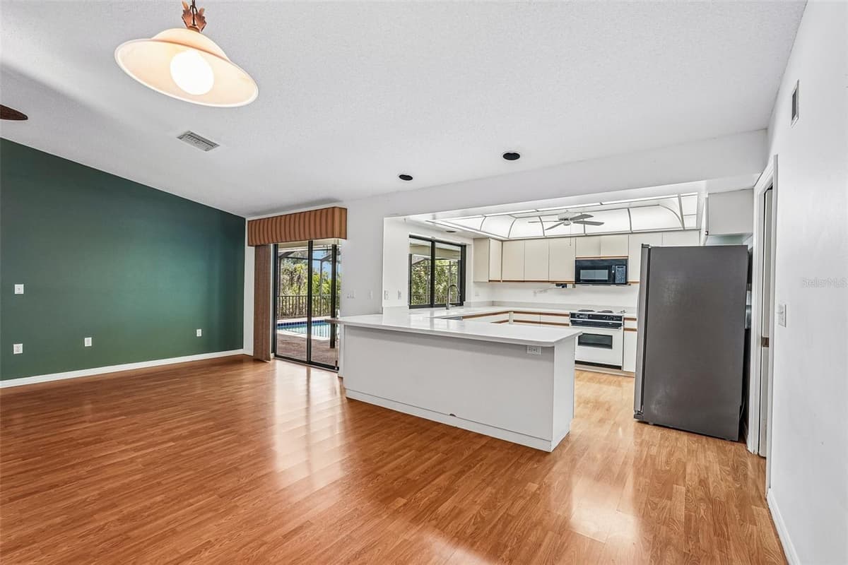 1305 SORRENTO WOODS BOULEVARD — photo 11 of 38
