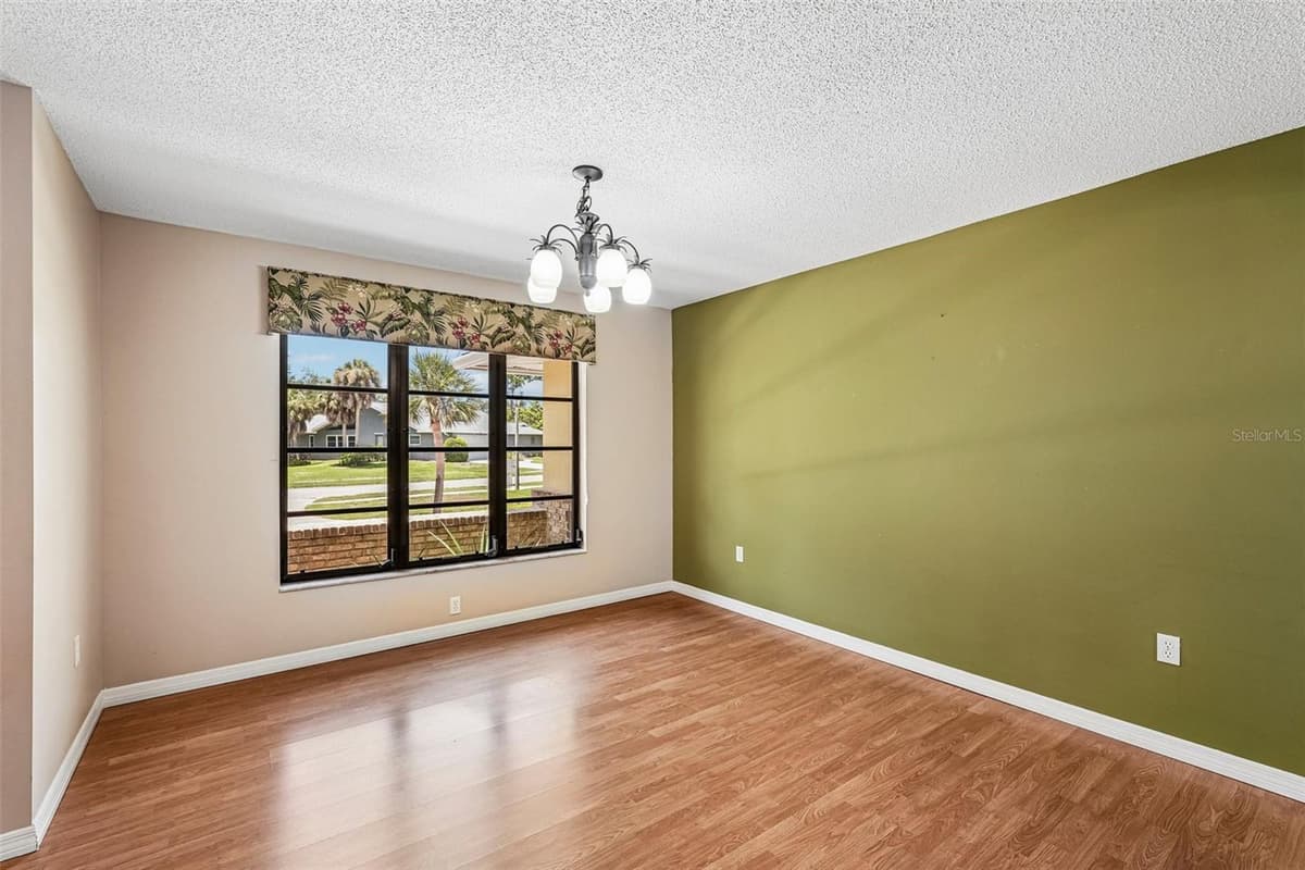 1305 SORRENTO WOODS BOULEVARD — photo 10 of 38