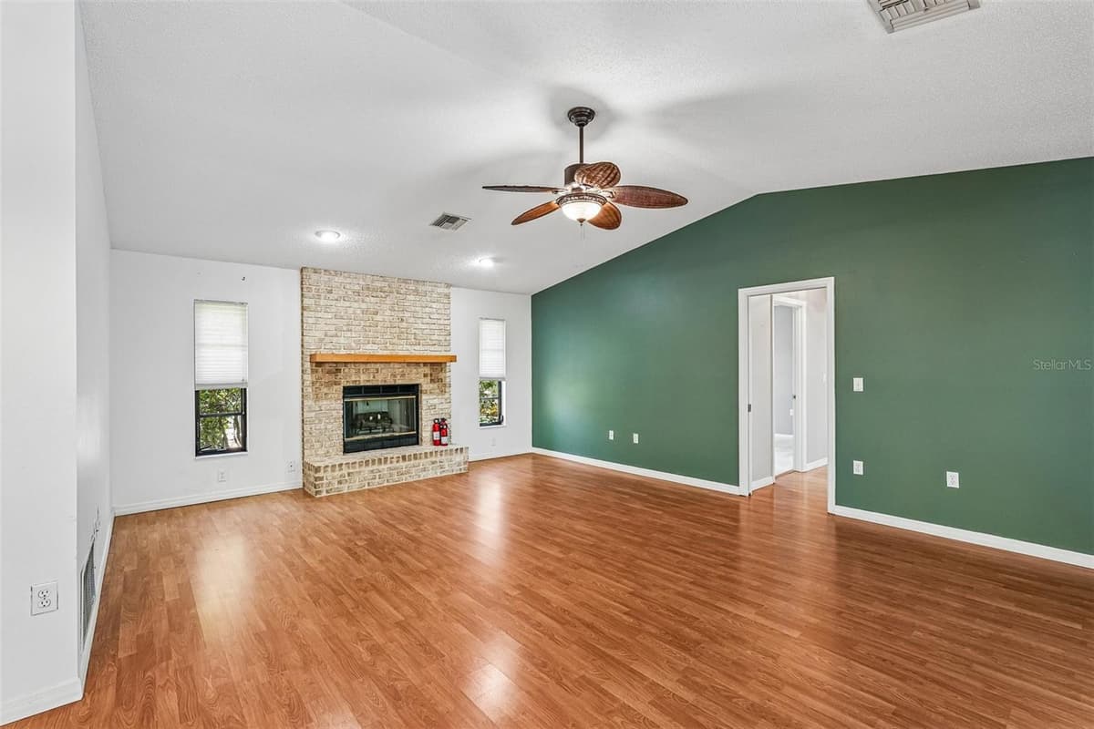 1305 SORRENTO WOODS BOULEVARD — photo 15 of 38