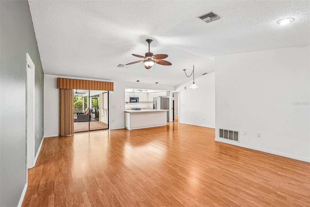 1305 SORRENTO WOODS BOULEVARD — photo 17 of 38