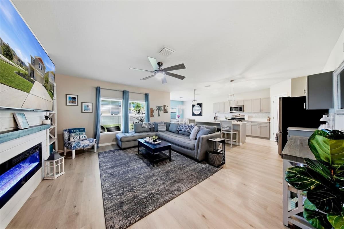 12953 CAMARILLO PLACE — photo 4 of 42