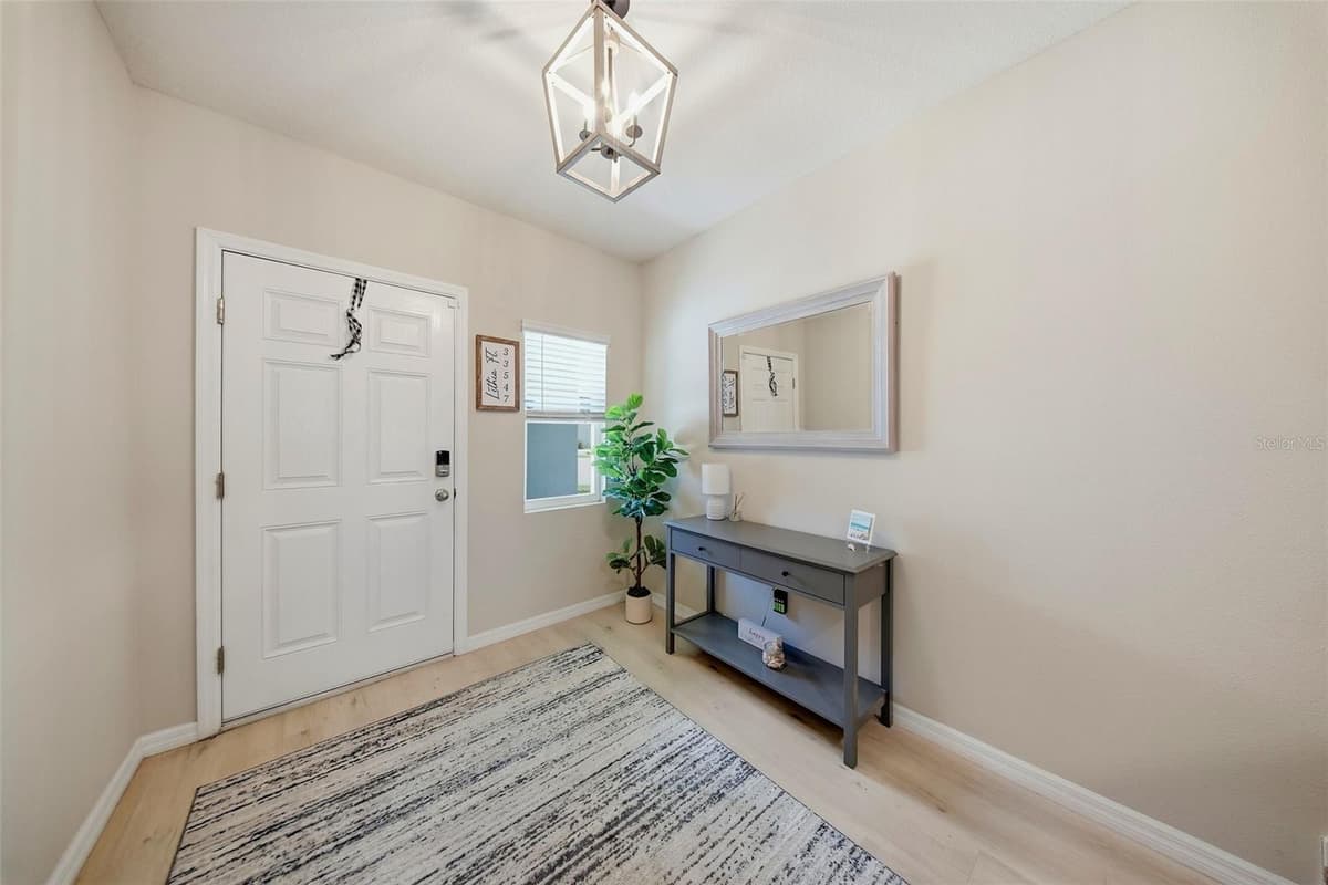 12953 CAMARILLO PLACE — photo 2 of 42