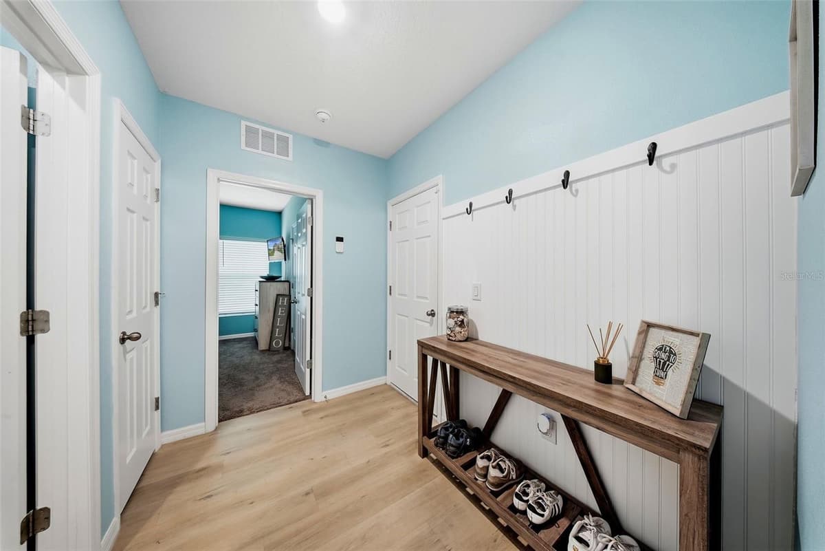12953 CAMARILLO PLACE — photo 3 of 42