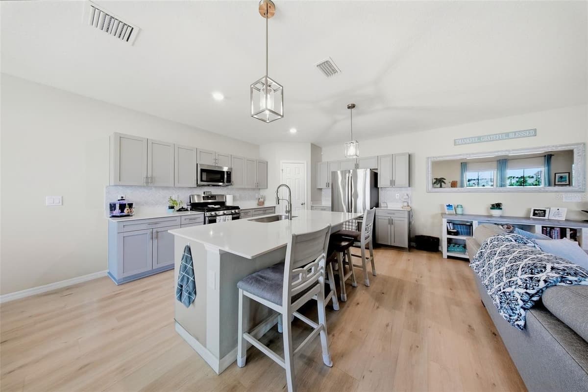12953 CAMARILLO PLACE — photo 9 of 42