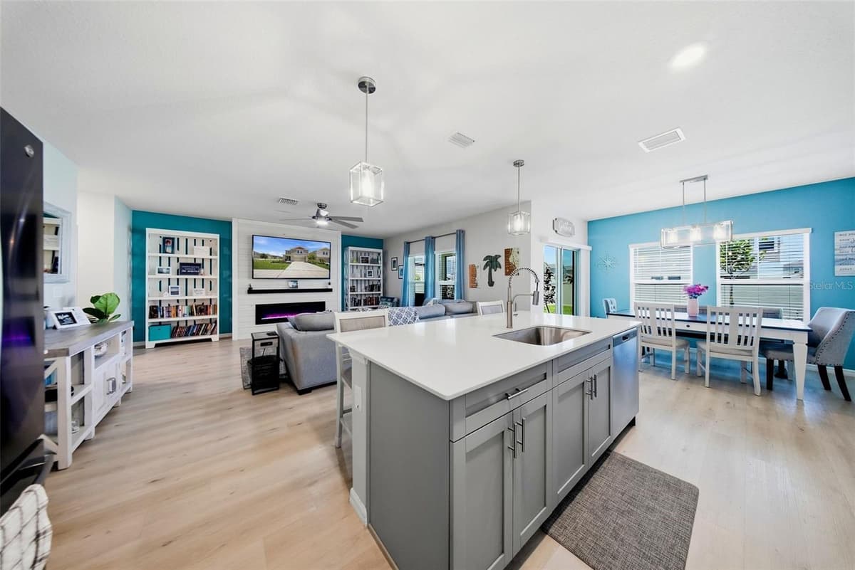 12953 CAMARILLO PLACE — photo 13 of 42