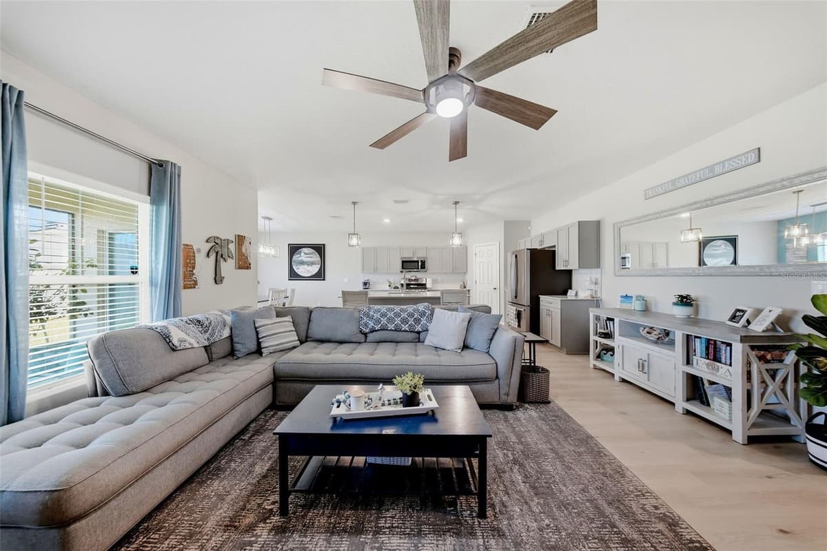 12953 CAMARILLO PLACE — photo 5 of 42