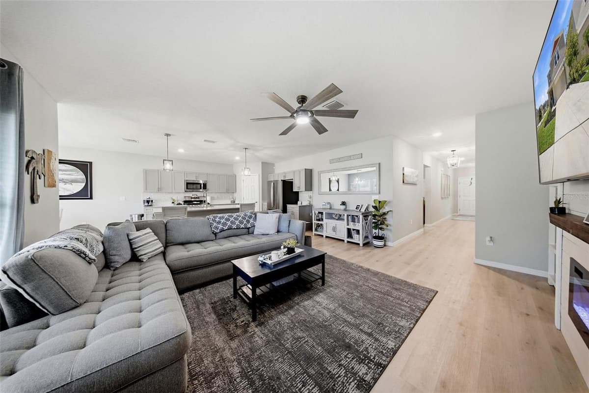 12953 CAMARILLO PLACE — photo 6 of 42