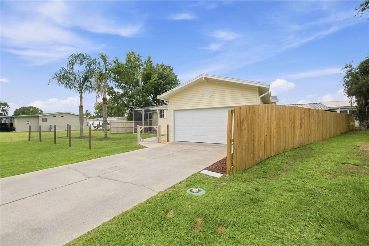 5230 LEXINGTON CIRCLE — photo 3 of 38