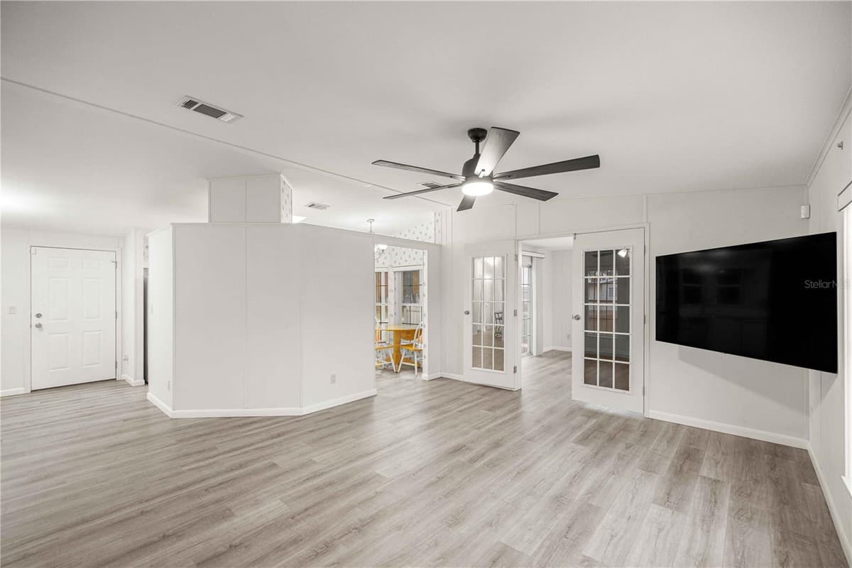 5230 LEXINGTON CIRCLE — photo 7 of 38