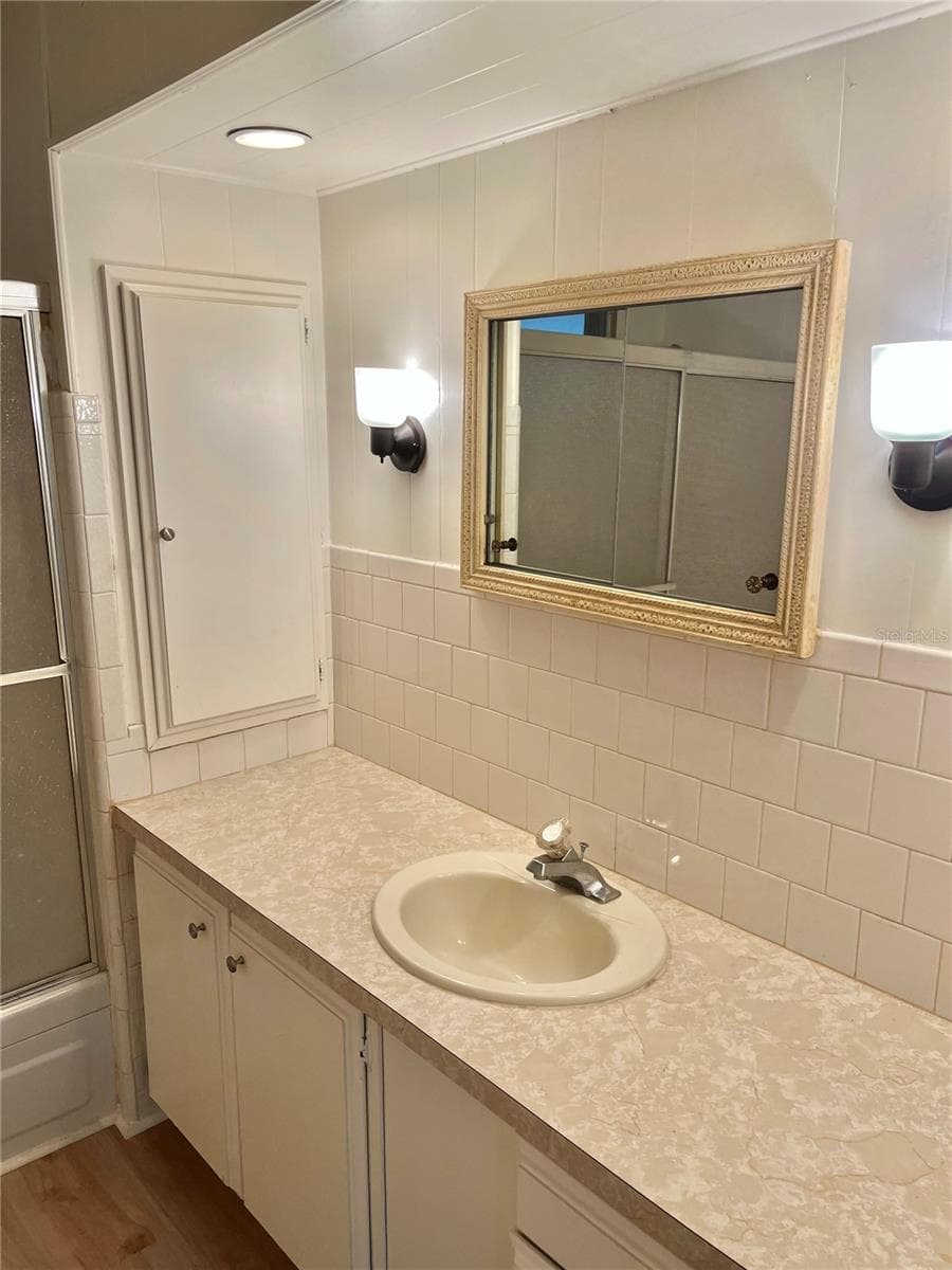 222 HAWTHORNE BOULEVARD — photo 39 of 58