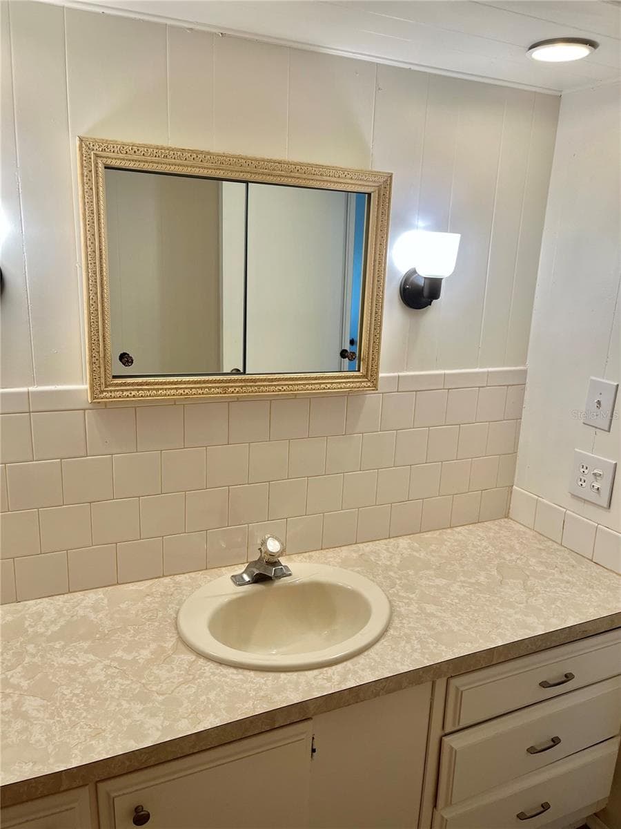 222 HAWTHORNE BOULEVARD — photo 38 of 58