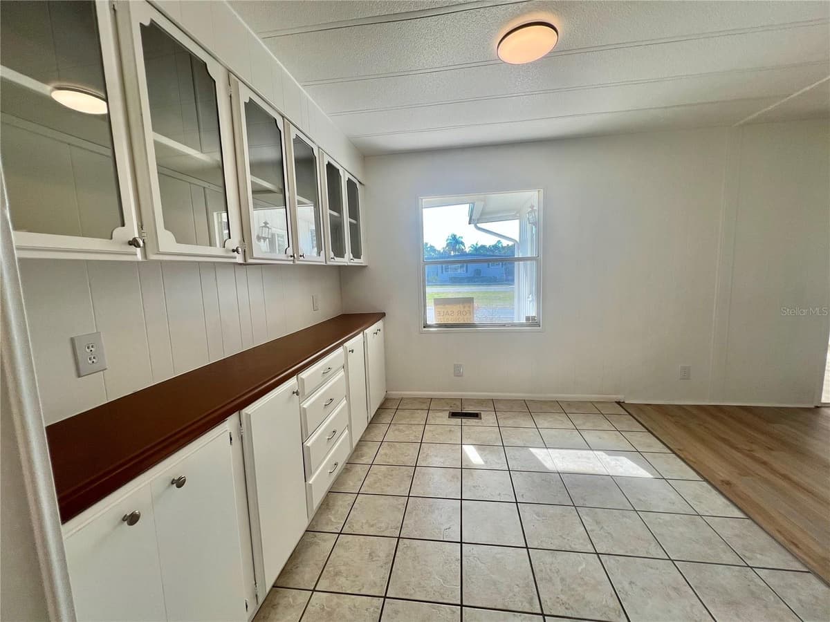 222 HAWTHORNE BOULEVARD — photo 15 of 58