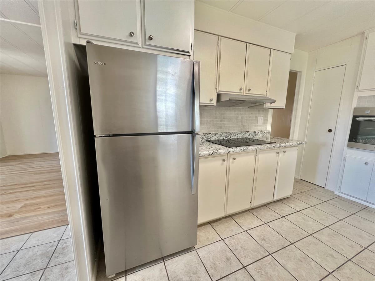 222 HAWTHORNE BOULEVARD — photo 26 of 58